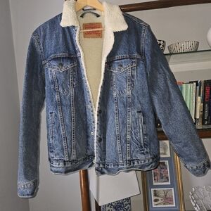EUC Vtg Levi’s Sherpa Lined Denim Trucker Jacket Size M